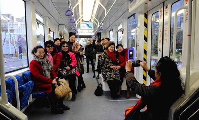 Huaian citizens on trial run stage of trolley on Dec. 28, 2015.