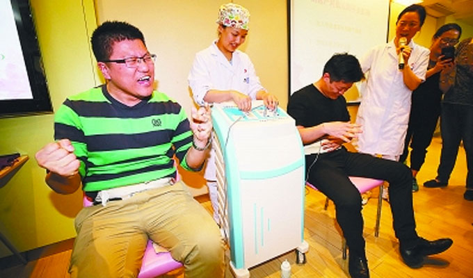 Nanjing Men Endure Childbirth Pain