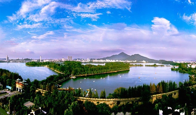 tombsweeping-visitor-numbers