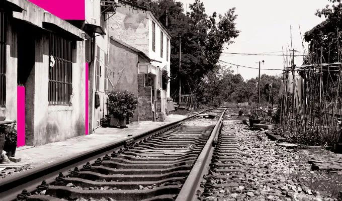 Between-the-Tracks;-Ancient-Nanjing-Pukou The Nanjinger - Between the Tracks; Ancient Pukou