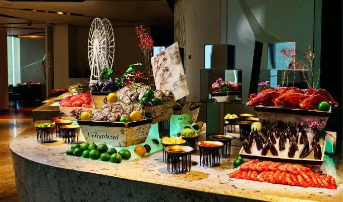 The Nanjinger - Hotel Buffet Reinvented; And What a View!