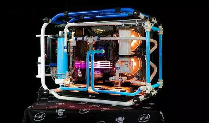 The Nanjinger - Young Nanjing Man Redesigns Computer for Aston Martin