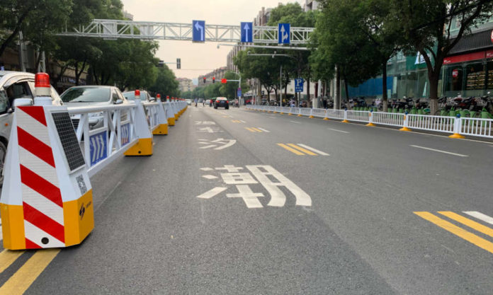 The Nanjinger - Watch Tidal Lane on Nanjing Road Say Goodbye to Traffic Jams