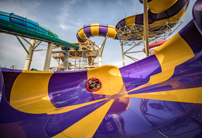 The Nanjinger - Flying Saucer Lands in Nanjing Ok its a Water Coaster