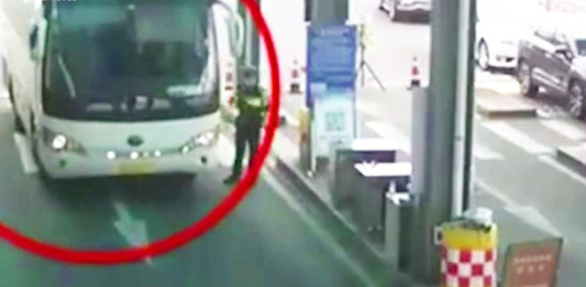 The Nanjinger - Drunk Driver 5 Times Over Limit Buses 26 Fearful Wuxi to Nanjing