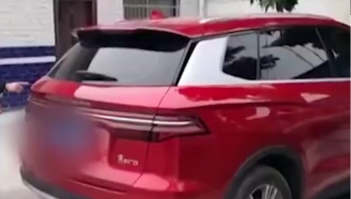 The Nanjinger - Man in Nanjing Steals Roommate's Car and Drives Home to Show Off The Nanjinger - Man in Nanjing Steals Roommate's Car and Drives Home to Show Off