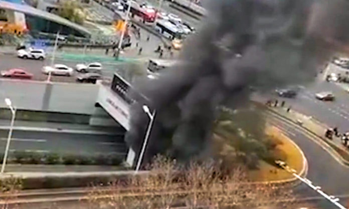 The Nanjinger - Fire in Tunnel in Nanjing; Two Cars Destroyed in Collision