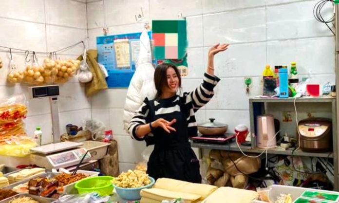 The Nanjinger - We Can Doufu Dance! 11M Video Views for Wet Market Stall Owner