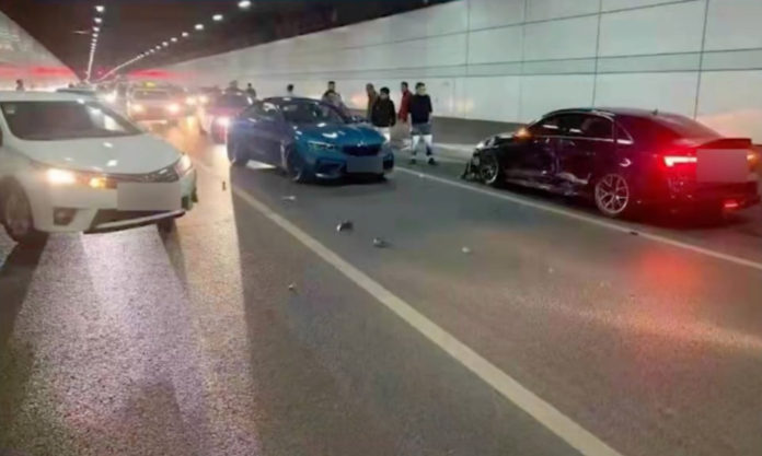 The Nanjinger - Huge Crash after 7 Drivers Race Through Nanjing Tunnel