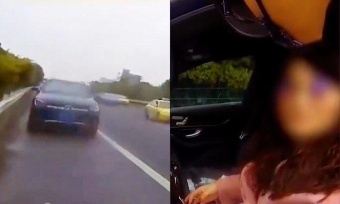 The Nanjinger - Woman Driver Stops in Emergency-Use-Only Lane to Put on Makeup