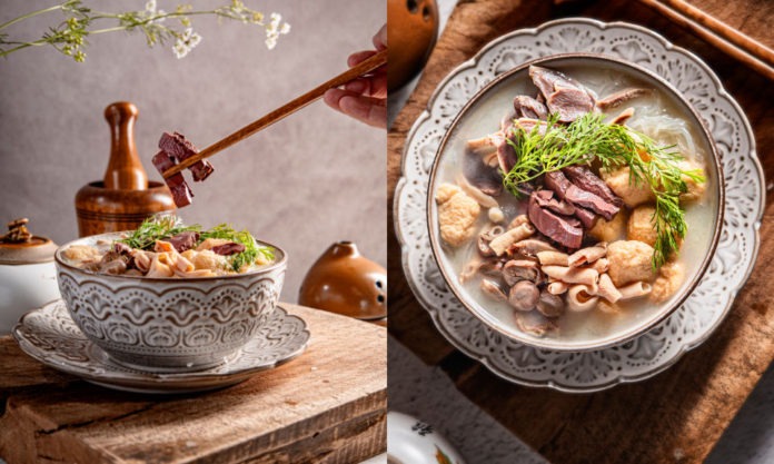 The Nanjinger - Thou Shalt Have Standards; it’s 鸭血粉丝汤 Duck Blood Soup after all! The Nanjinger - Thou Shalt Have Standards; it’s 鸭血粉丝汤 Duck Blood Soup after all!