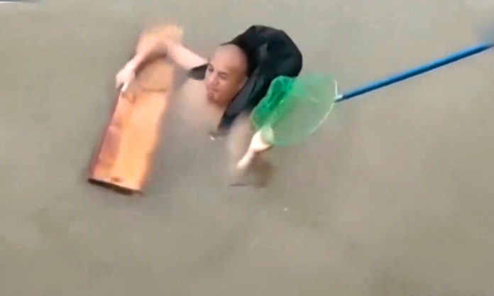 The Nanjinger - Man Attempts Yangtze River Swim Home but Goes in Wrong Direction