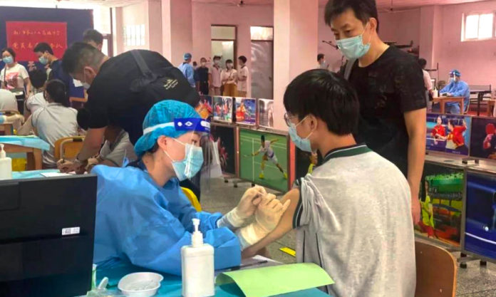 The Nanjinger - Vaccination for 12-17 Year Olds Gets Under Way in Nanjing