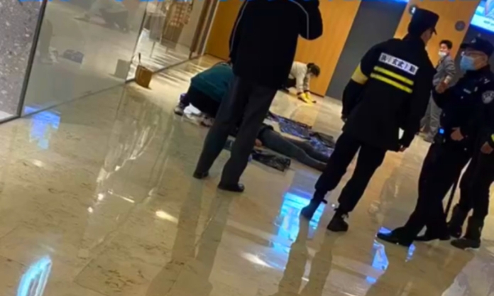 The Nanjinger - Girlfriend Stabbed in Deji Plaza in Emotional Dispute The Nanjinger - Girlfriend Stabbed in Deji Plaza in Emotional Dispute