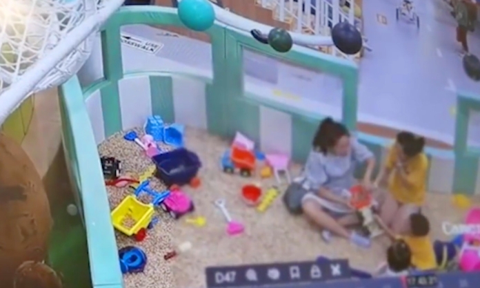 The Nanjinger - Primary School Teacher in Physical Fight with Parent over Toys