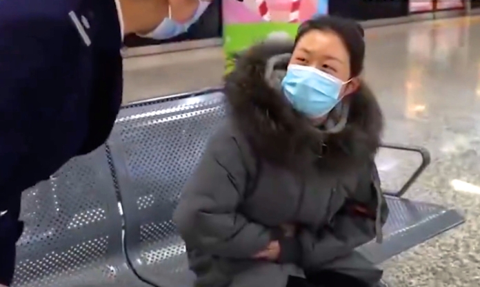 The Nanjinger - Pretend to be Sick to Get Free Sweeties on Nanjing Metro