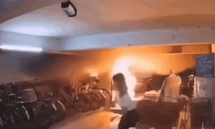 The Nanjinger - Electric Bike in Your Lift? Do You Have the Right to Intervene?