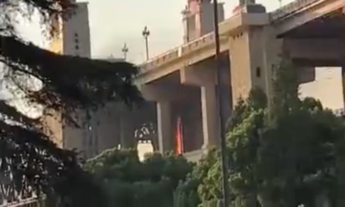 The Nanjinger - First Time Ever! Fire Outbreak on Nanjing Yangtze River Bridge