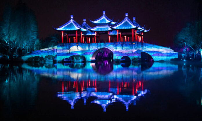 The Nanjinger - Hugely Popular Night Tour of Yangzhou Lake Returns Tonight!