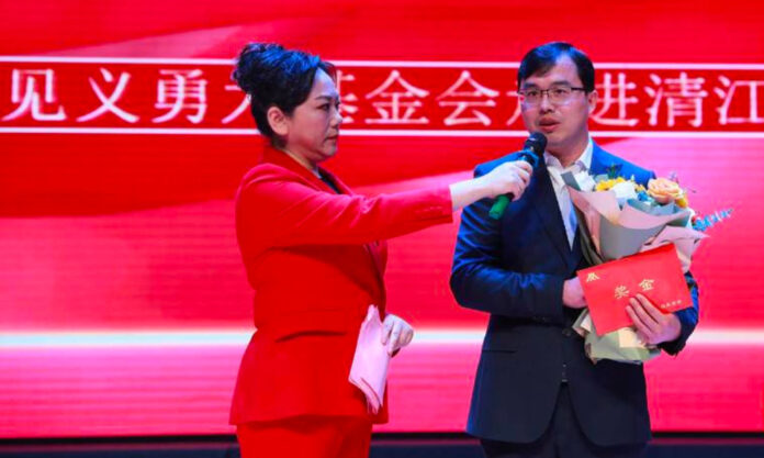 The Nanjinger - Teacher Leaps into Fire, Stops Massive Gas Leak, Saves Countless