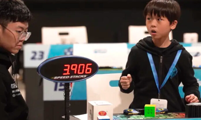 The Nanjinger - World Record! 9 Year Old Local does 3x3x3 Cube in 4.69 Seconds!