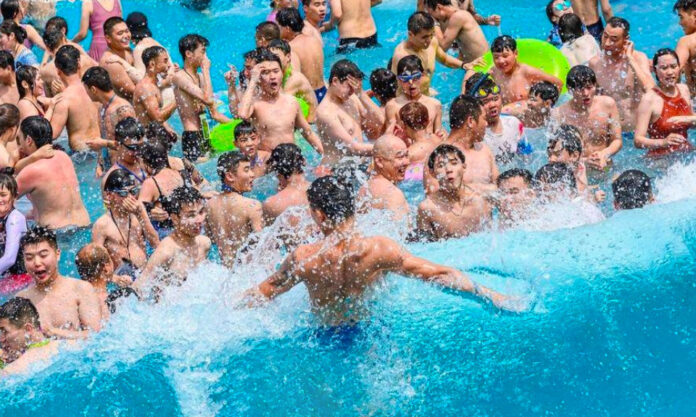 The Nanjinger - Caribbean Water World Returns for 11th Outing at Xuzhou Paradise Resort