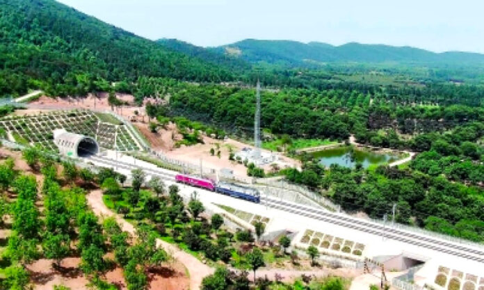The Nanjinger - Hot Sliding Tests Underway on New Nanjing-Shanghai High Speed Line
