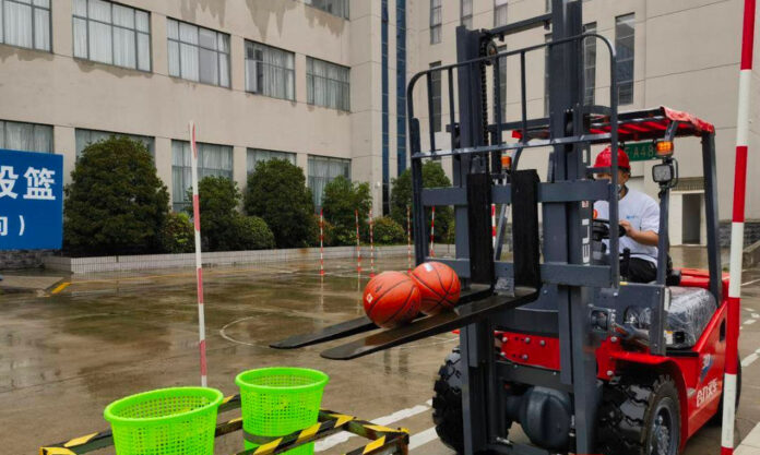 The Nanjinger - Nantong Holds “Forklift Masters” Championships Testing Theory and Practical