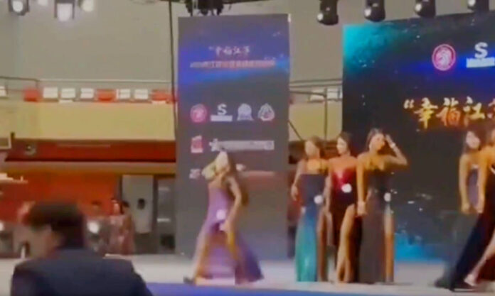 The Nanjinger - Shoe Thrown at Judge in Jiangsu Fitness & Bodybuilding Championships The Nanjinger - Shoe Thrown at Judge in Jiangsu Fitness & Bodybuilding Championships