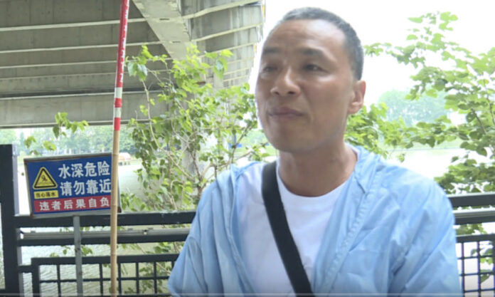 The Nanjinger - Suqian Teacher Leaps from 10 Metre High Bridge to Save Drowning Woman
