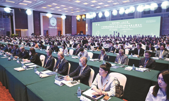 The Nanjinger - Suzhou Holds “Taihu Entrepreneur Forum”; 700 Foreign Execs in Attendance