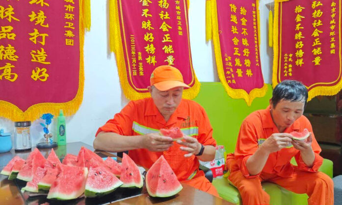 The Nanjinger - “Love Stations” Bring Relief to those Working to Clean Our City