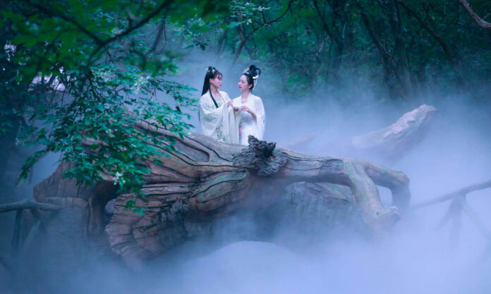 The Nanjinger - Too Beautiful to Behold! Zhenjiang Cools Tourists with Artificial Foggy Landscape