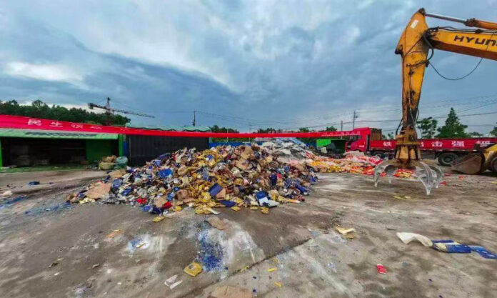The Nanjinger - ¥20 Million in Fake Liquor Crushed in Taizhou Counterfeit Crack Down