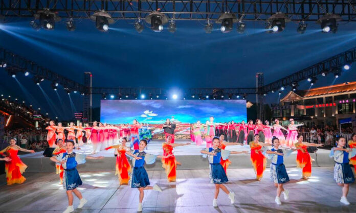 The Nanjinger - Dancing “Da Ma”! Suzhou Holds Fitness Square Dance Competition