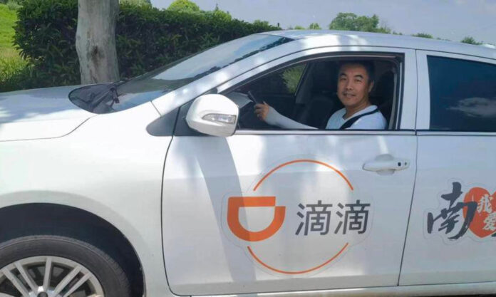 The Nanjinger - Didi Awards Nanjing Driver for 13 Years of Voluntary Blood Donations
