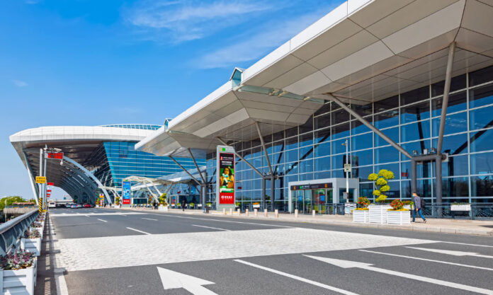 The Nanjinger - Entire Airport to get 3 Week Shut Down for Runway Maintenance