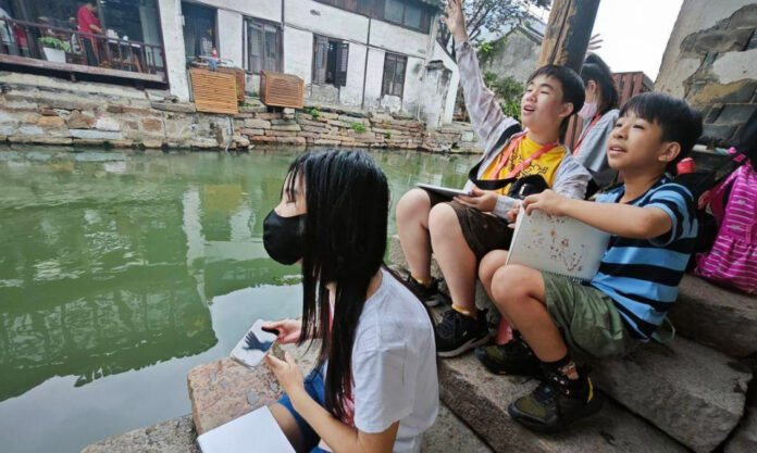 The Nanjinger - Taiwan Students Visit Suzhou to “Rediscover their Roots”