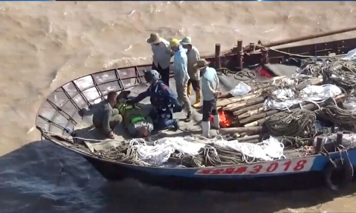 The Nanjinger - Yancheng Rescue Team Debuts with Airlift of Fisherman with Broken Leg