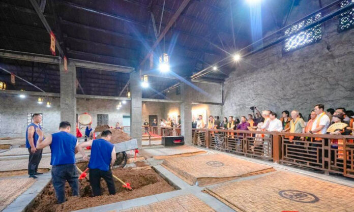 The Nanjinger - Liquor Season Begins as 1st Baijiu of 2023 Flows Forth in Suqian