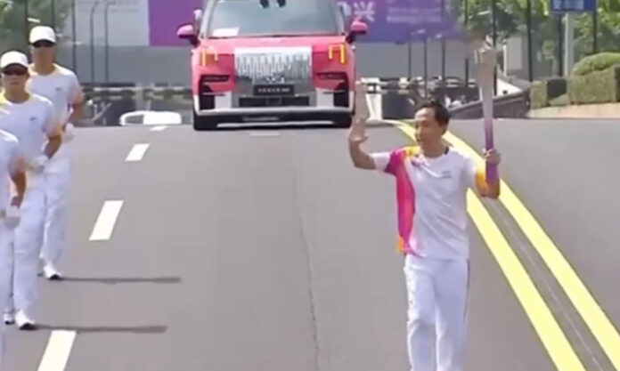The Nanjinger - Lucky 88! Nanjinger is 88th Torch Bearer for Asian Games in Hangzhou