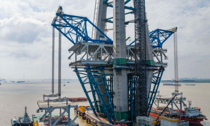 The Nanjinger - World’s Biggest Bridge between Taizhou & Changzhou gets 1st Steel Trusses