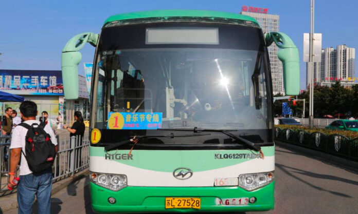 The Nanjinger - 24,628 Fans Taken by Bus to & from Music Festival in Zhenjiang
