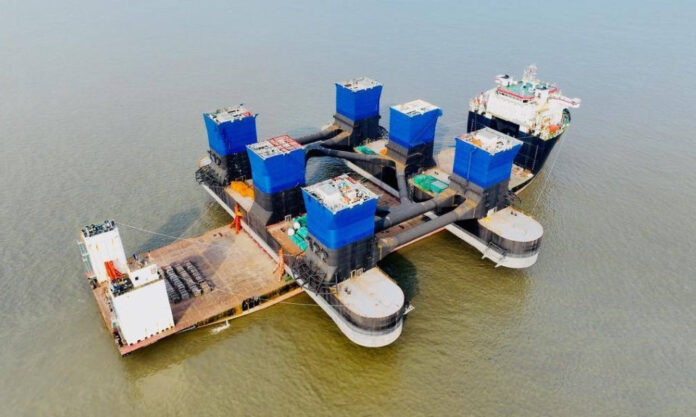 The Nanjinger - Base of World’s Biggest Semi-Submersible Drilling Platform Sets Sail