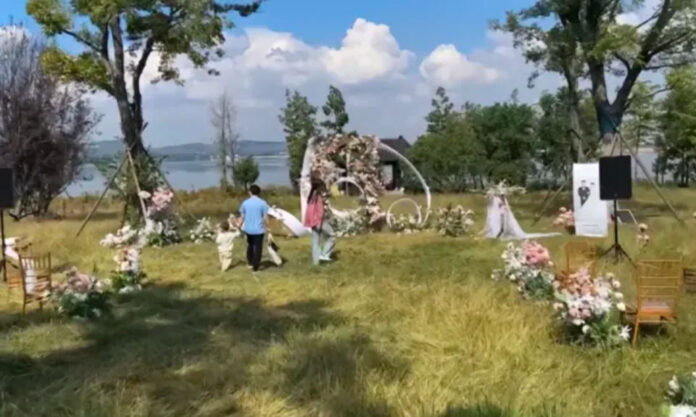The Nanjinger - Did Villagers Trash & Steal the Outdoor Wedding Setup in Xuzhou?