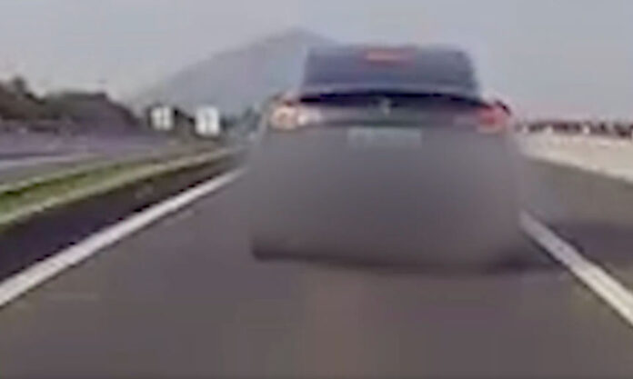 The Nanjinger - Man Detained in Wuxi for Aggressive Driving Endangering Public Safety The Nanjinger - Man Detained in Wuxi for Aggressive Driving Endangering Public Safety