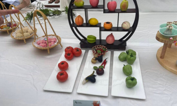 The Nanjinger - Melons & Fruits Made from Noodles are Stars of Pastry Competition in Taizhou