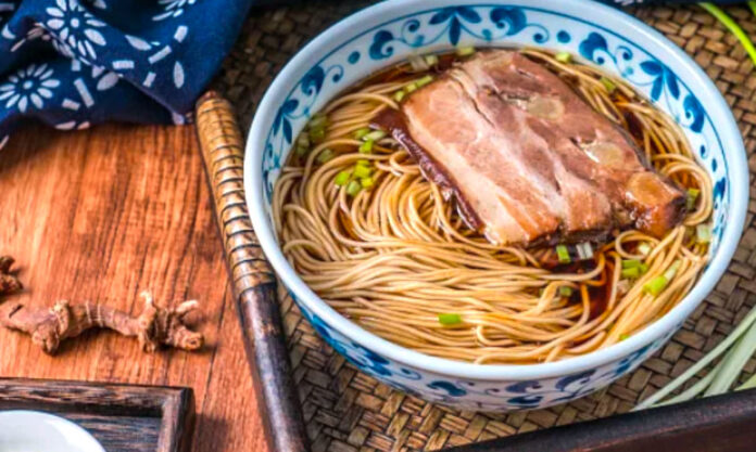 The Nanjinger - Queues form at 06-00 in Suzhou; “Eat National Day Noodles Together”
