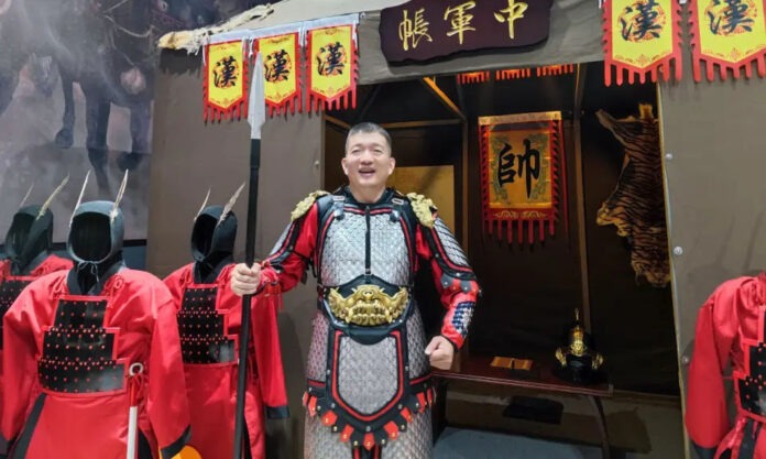 The Nanjinger - Xuzhou Invites You to Wear Terracotta Warrior Armour! For Real