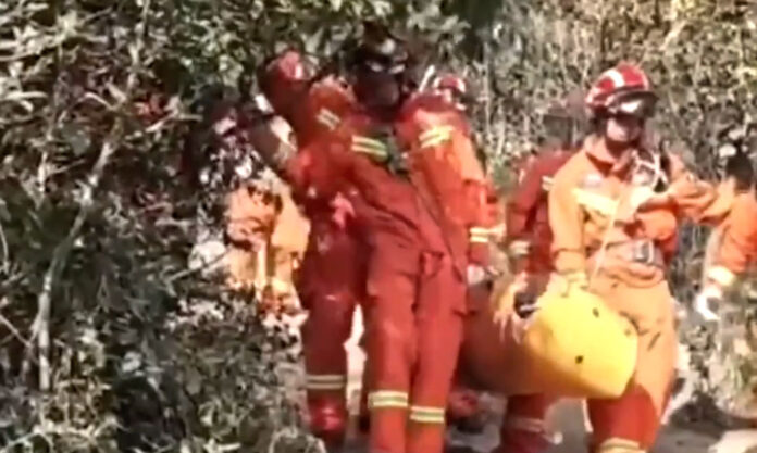 The Nanjinger - Firefighters Rescue 5 Injured over 2 Days on Mountain in Suzhou